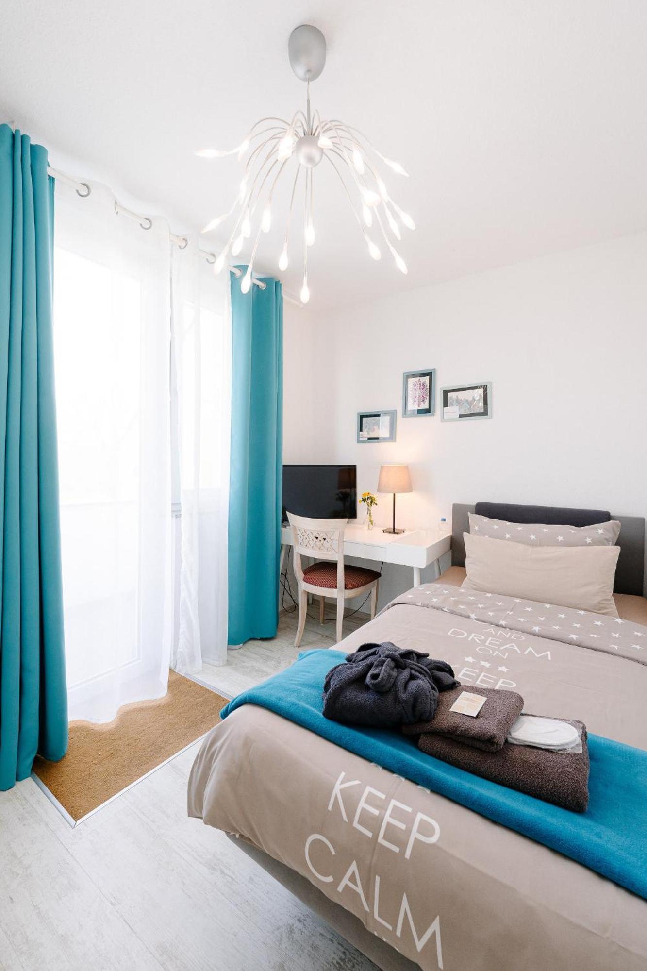 Gaestehaus Am Flughafen Duesseldorf Екстериор снимка
