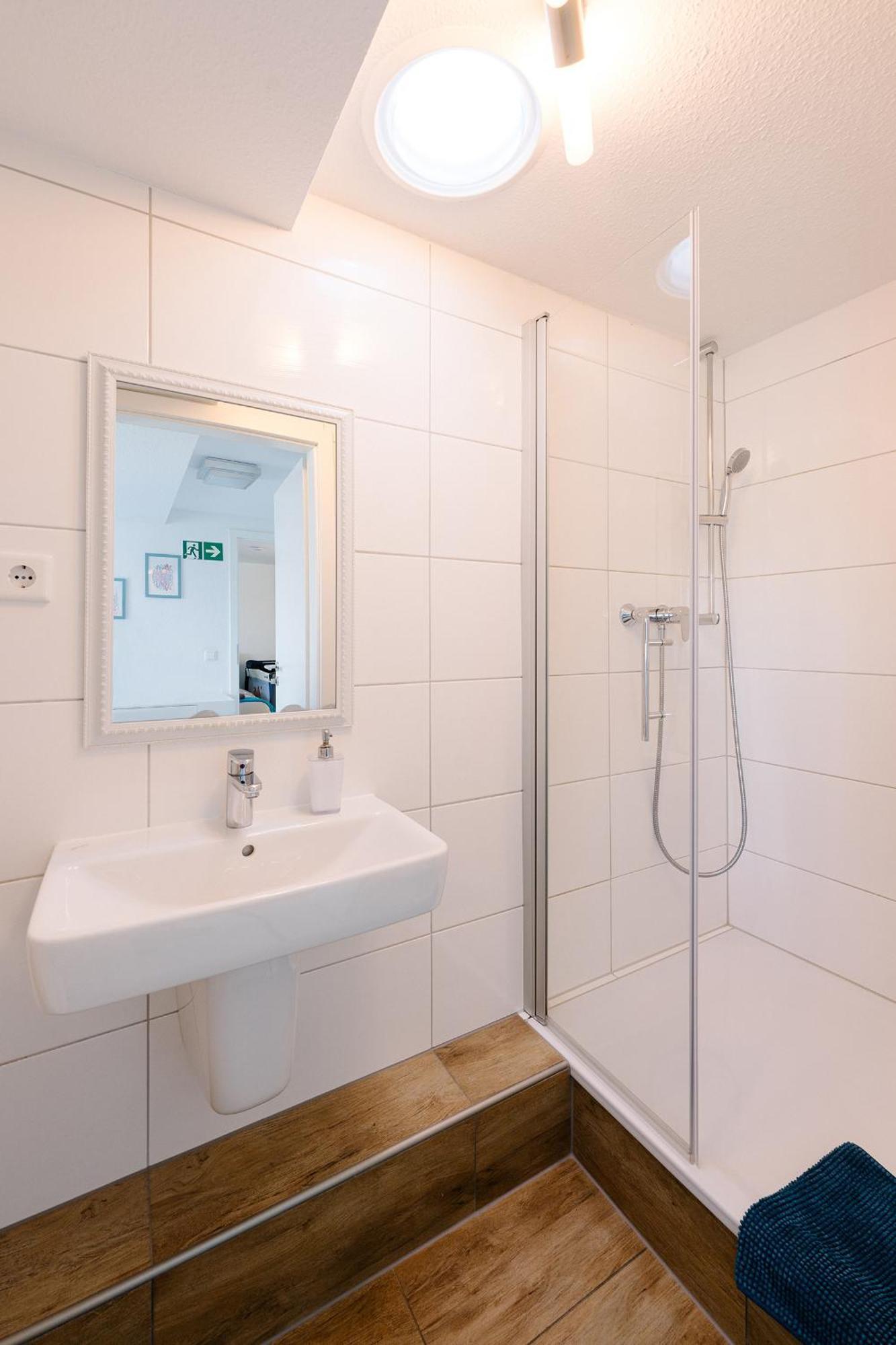 Gaestehaus Am Flughafen Duesseldorf Екстериор снимка