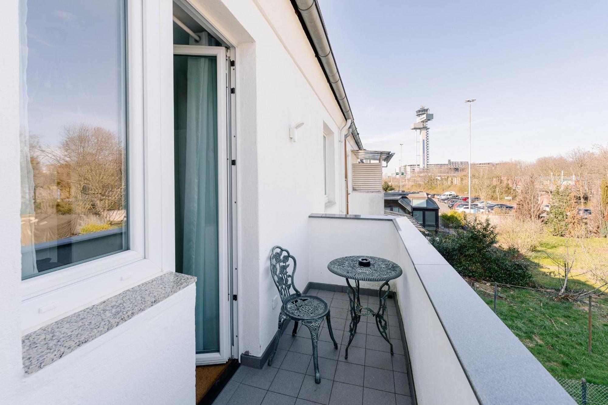 Gaestehaus Am Flughafen Duesseldorf Екстериор снимка