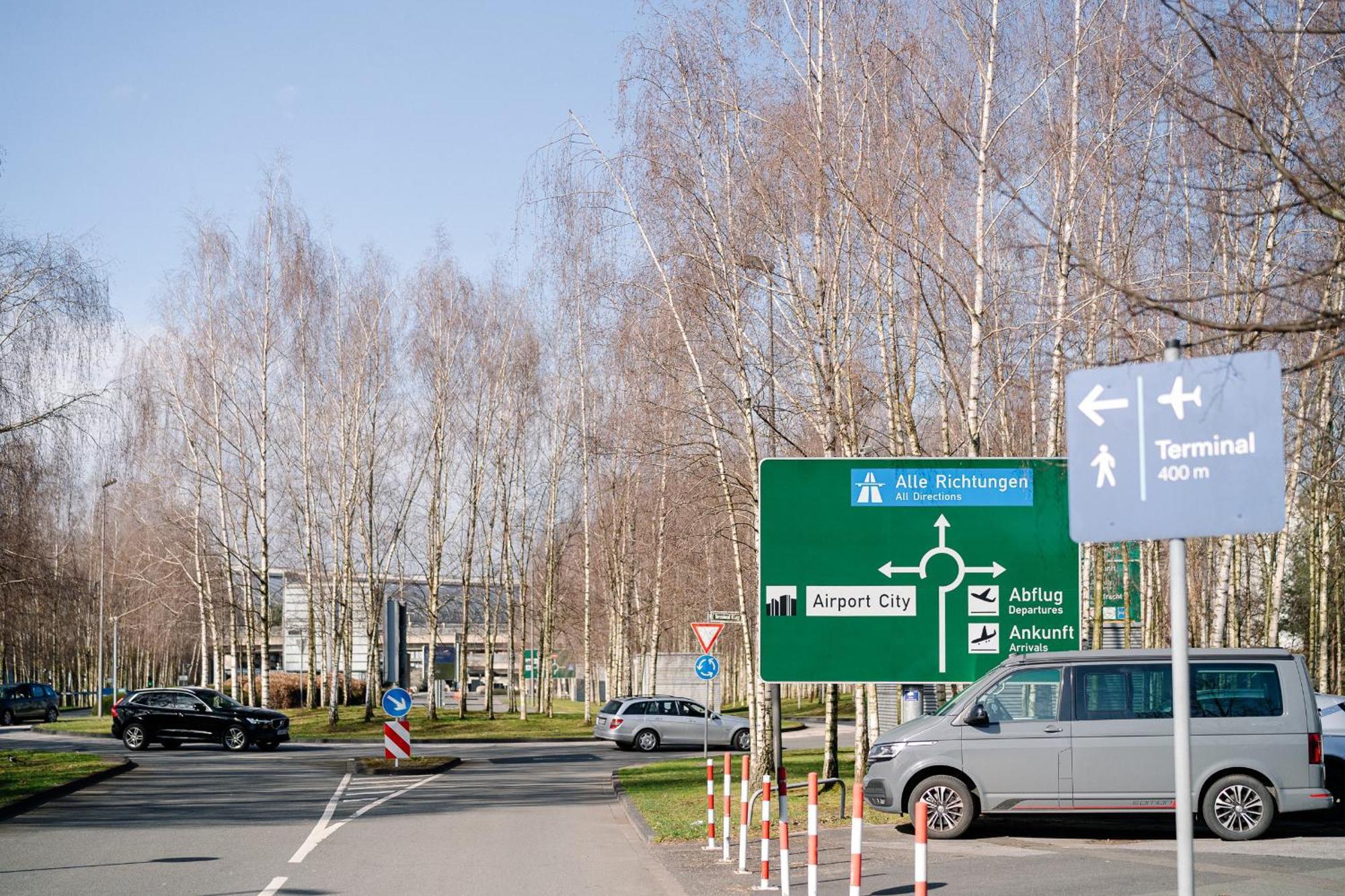 Gaestehaus Am Flughafen Duesseldorf Екстериор снимка