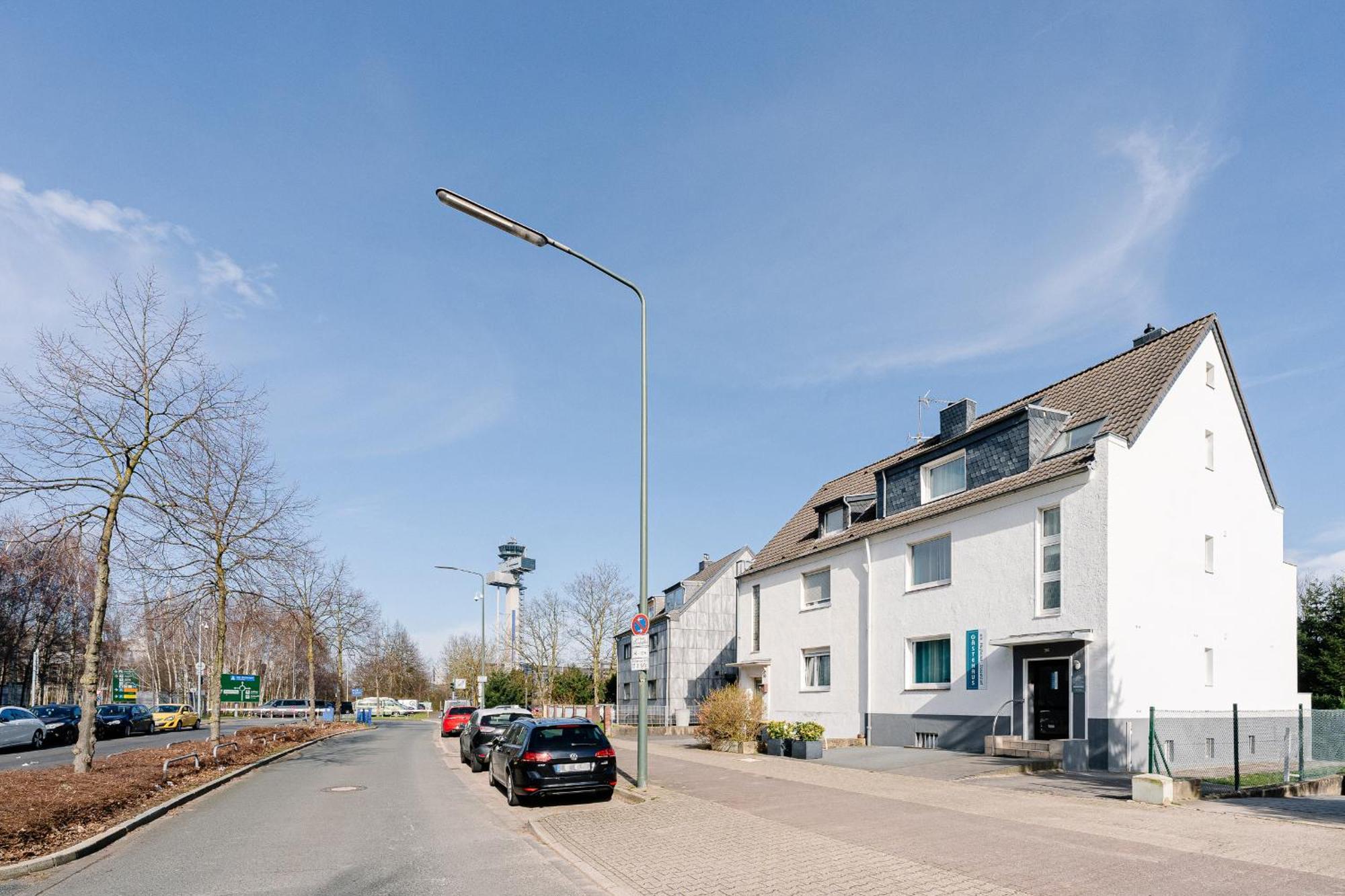 Gaestehaus Am Flughafen Duesseldorf Екстериор снимка