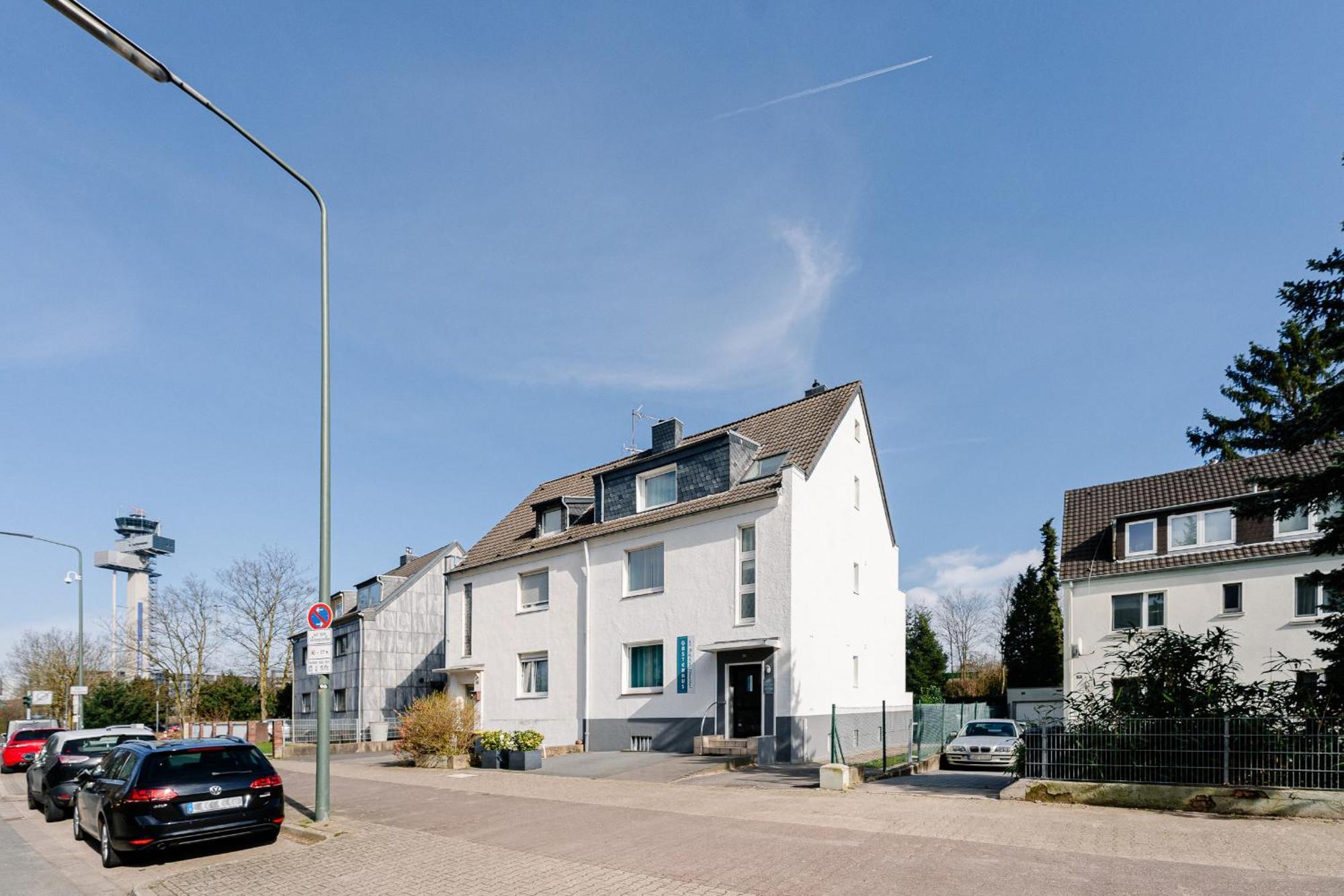 Gaestehaus Am Flughafen Duesseldorf Екстериор снимка